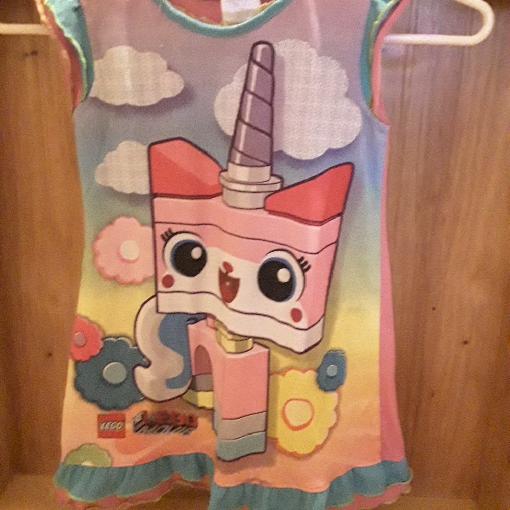 Little girl's nightgown